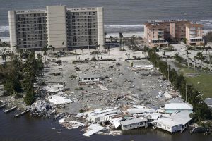 Lee más sobre el artículo Huracán Ian en vivo: Florida queda devastada tras su paso; cobra fuerza hacía Carolina del Sur.